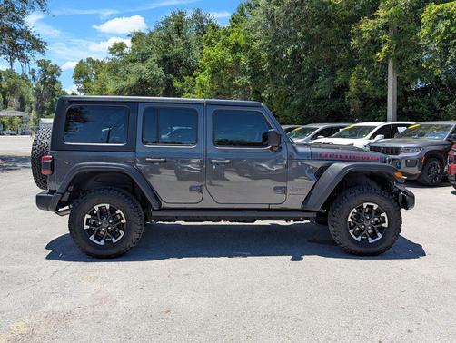 Granite Crystal Metallic Clearcoat 2024 Jeep Wrangler Rubicon