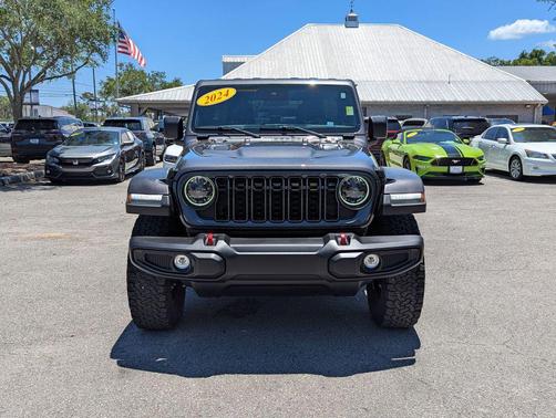 Granite Crystal Metallic Clearcoat 2024 Jeep Wrangler Rubicon