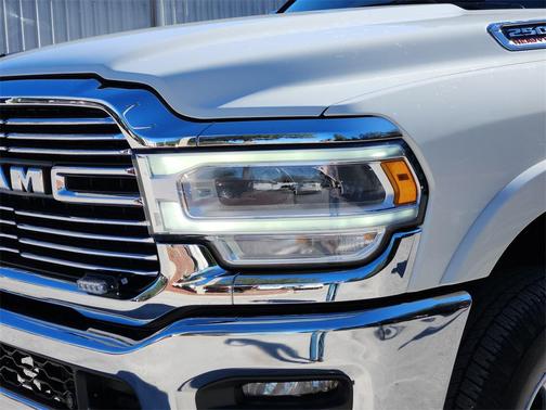 2022 RAM 2500 Laramie Crew Cab 4x4 6'4' Box