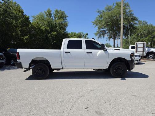 Bright White Clearcoat 2026 RAM 2500 Tradesman Crew Cab 4x4 6'4' Box