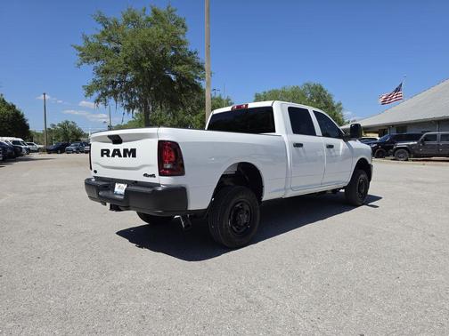 Bright White Clearcoat 2026 RAM 2500 Tradesman Crew Cab 4x4 6'4' Box