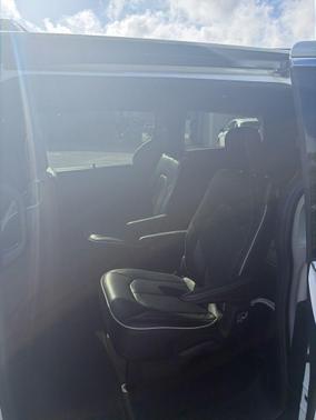 Bright White Clearcoat 2026 Chrysler Pacifica Limited