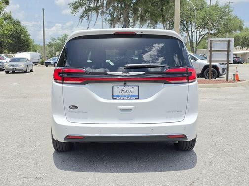 Bright White Clearcoat 2026 Chrysler Pacifica Limited