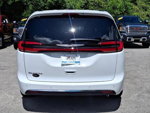 2025 Chrysler Pacifica L