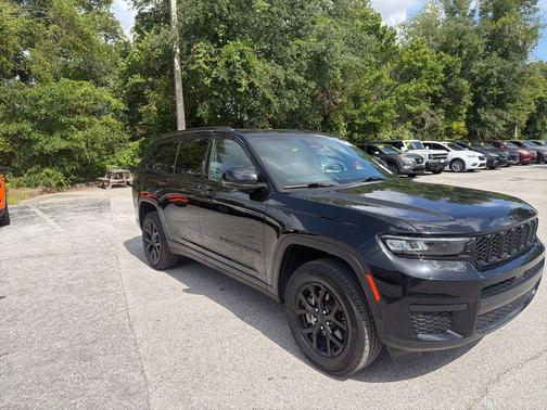 Diamond Black Crystal Pearlcoat 2025 Jeep Grand Cherokee L Altitude