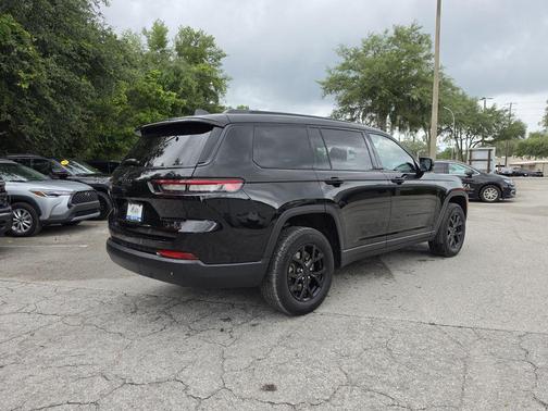 Diamond Black Crystal Pearlcoat 2025 Jeep Grand Cherokee L Altitude