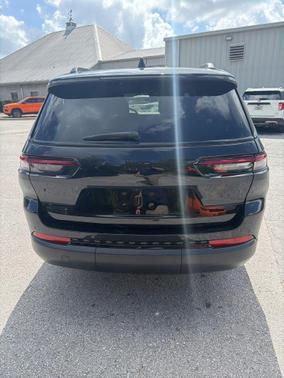 Diamond Black Crystal Pearlcoat 2025 Jeep Grand Cherokee L Altitude