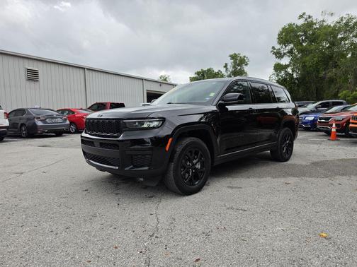 Diamond Black Crystal Pearlcoat 2025 Jeep Grand Cherokee L Altitude