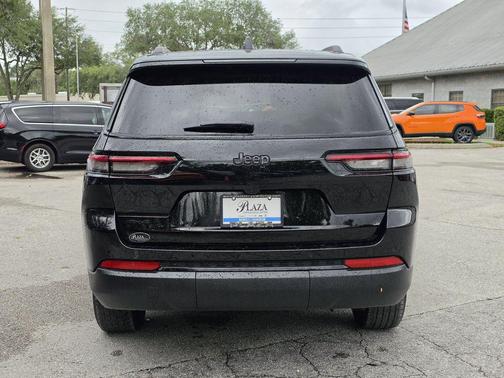 Diamond Black Crystal Pearlcoat 2025 Jeep Grand Cherokee L Altitude