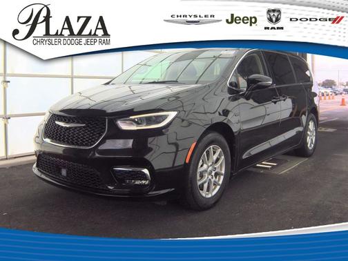Diamond Black 2024 Chrysler Pacifica Touring L