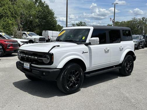 Oxford White 2022 Ford Bronco Outer Banks