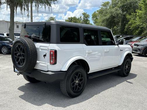 Oxford White 2022 Ford Bronco Outer Banks