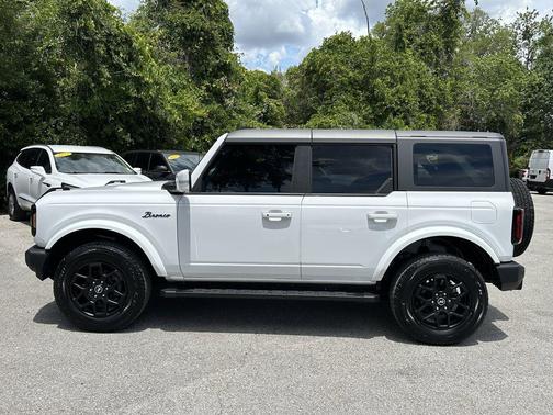 Oxford White 2022 Ford Bronco Outer Banks