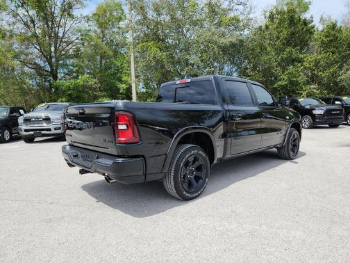 Diamond Black Crystal Pearlcoat 2026 RAM 1500 Big Horn/Lone Star