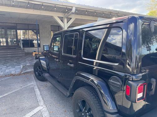 2023 Jeep Wrangler 4-Door Sahara Altitude 4x4