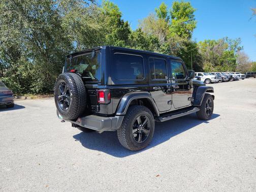 2023 Jeep Wrangler 4-Door Sahara Altitude 4x4
