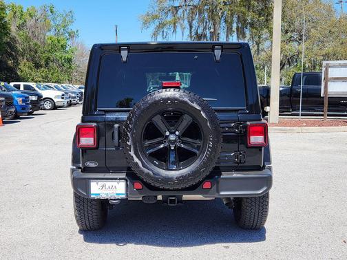 2023 Jeep Wrangler 4-Door Sahara Altitude 4x4