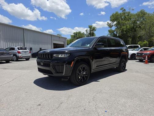 Diamond Black 2026 Jeep Grand Cherokee L Altitude