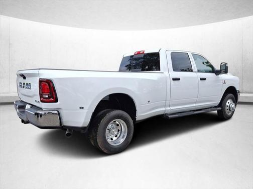 2025 RAM 3500 Tradesman Crew Cab 4x4 8' Box