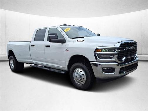 2025 RAM 3500 Tradesman Crew Cab 4x4 8' Box