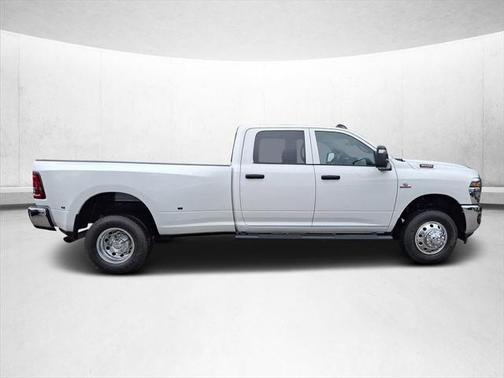 2025 RAM 3500 Tradesman Crew Cab 4x4 8' Box