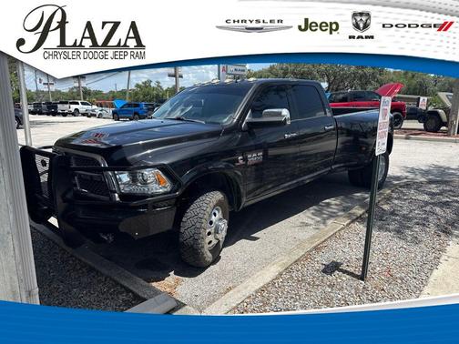 Brilliant Black Crystal Pearlcoat 2018 RAM 3500 Laramie