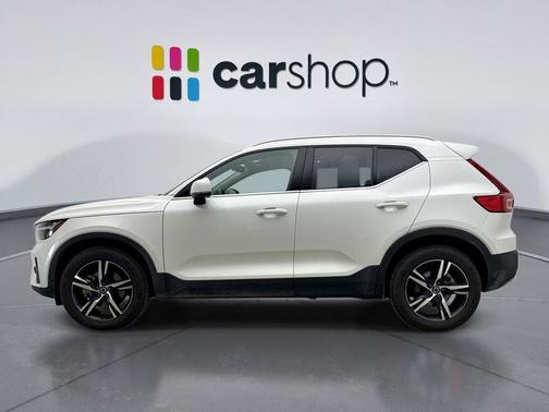 2025 Volvo XC40 B5 Core Bright Theme