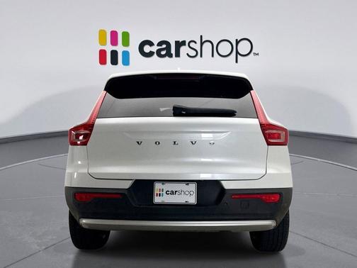 Crystal White Pearl 2025 Volvo XC40 B5 Core Bright Theme