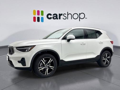 Crystal White Pearl 2025 Volvo XC40 B5 Core Bright Theme
