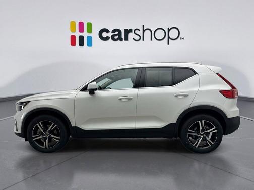 Crystal White Pearl 2025 Volvo XC40 B5 Core Bright Theme
