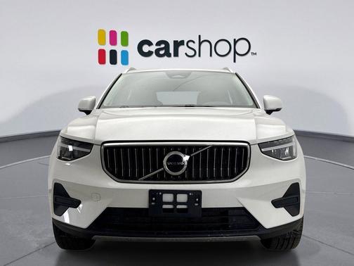 2025 Volvo XC40 B5 Core Bright Theme