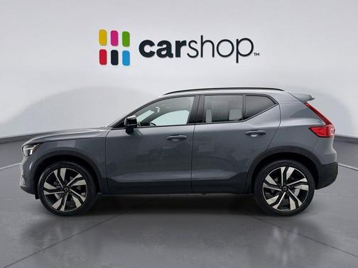 2023 Volvo XC40 B5 Plus Dark Theme