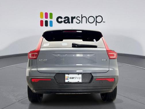 2023 Volvo XC40 B5 Plus Dark Theme