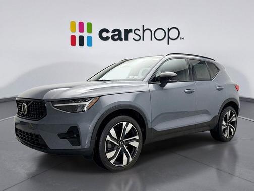 2023 Volvo XC40 B5 Plus Dark Theme