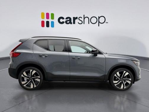 2023 Volvo XC40 B5 Plus Dark Theme