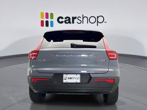 2023 Volvo XC40 B5 Plus Dark Theme