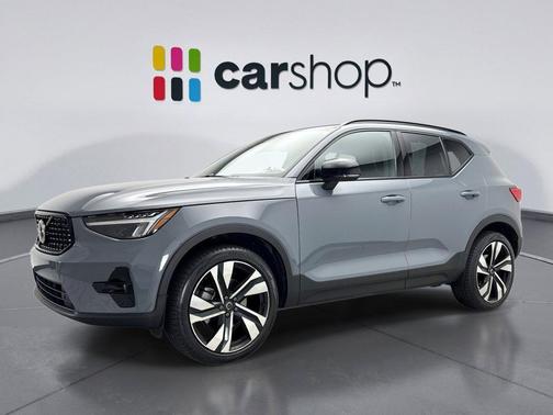2023 Volvo XC40 B5 Plus Dark Theme