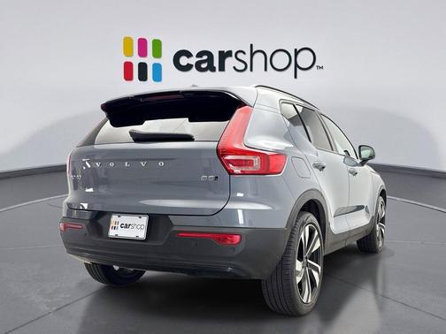 2023 Volvo XC40 B5 Plus Dark Theme