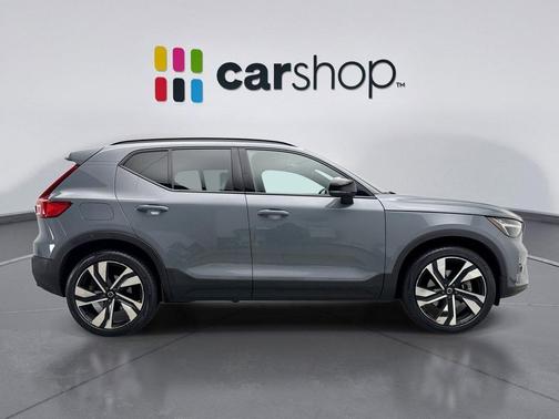2023 Volvo XC40 B5 Plus Dark Theme