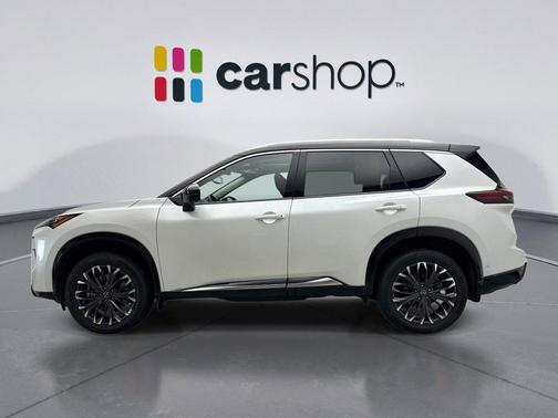 Everest White Pearl/Super Black 2025 Nissan Rogue Platinum
