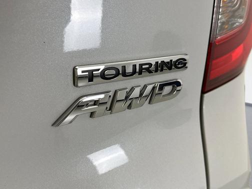 2022 Honda Pilot Touring 8-Passenger