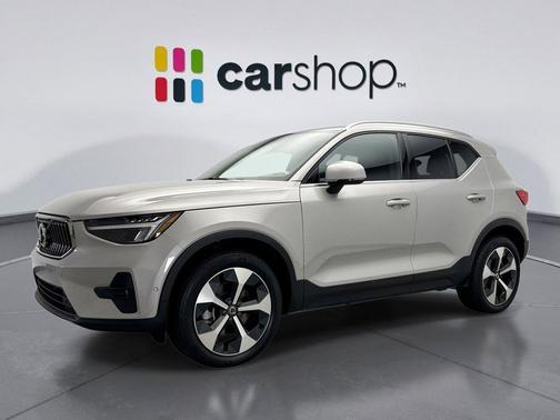 2025 Volvo XC40 B5 Plus Bright Theme