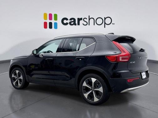 2025 Volvo XC40 B5 Plus Bright Theme