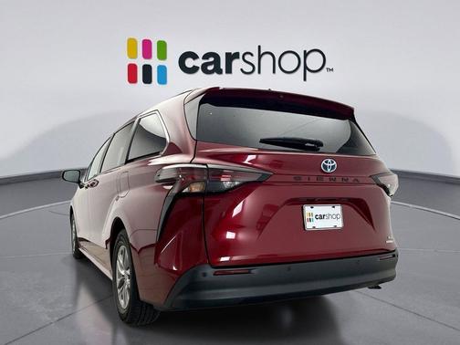 2023 Toyota Sienna XLE