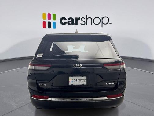 Diamond Black Crystal Pearlcoat 2023 Jeep Grand Cherokee Laredo