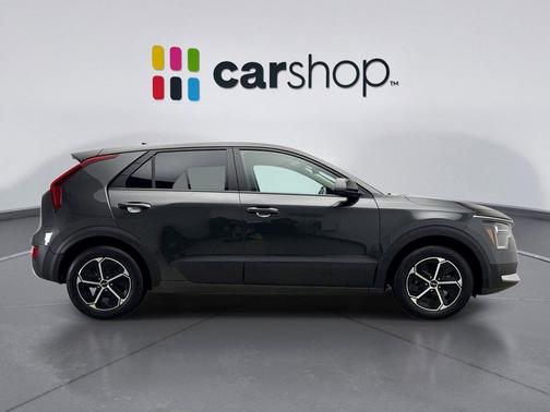 2023 Kia Niro LX