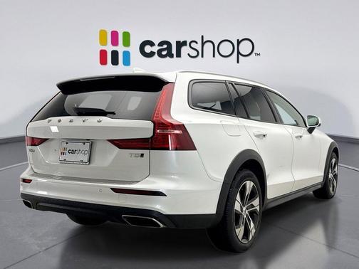 2022 Volvo V60 Cross Country T5