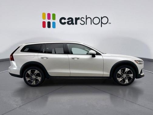 2022 Volvo V60 Cross Country T5