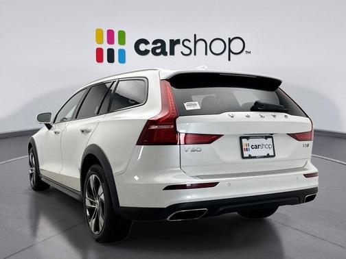 2022 Volvo V60 Cross Country T5