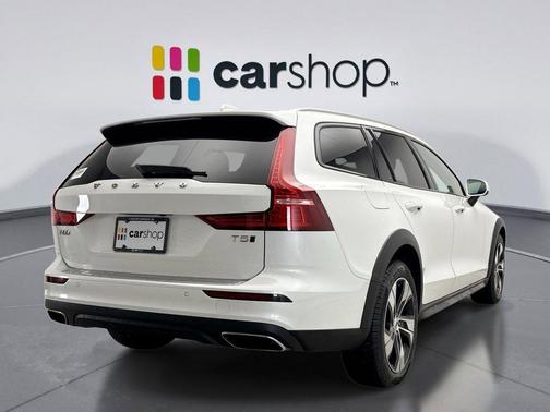 2022 Volvo V60 Cross Country T5